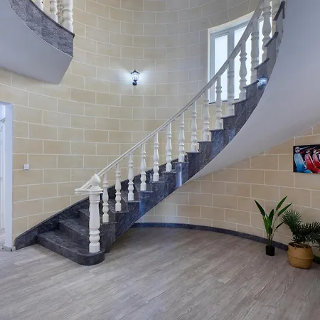 Valley View - Private With Balcony By Sf Homes R1